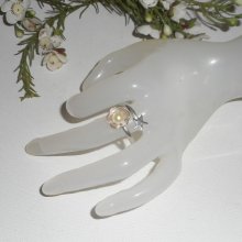 Anel original de prata 925 com pérolas e estrelas do mar cultivadas
