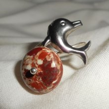 Anel original de prata 925 com pedra jaspe e golfinho