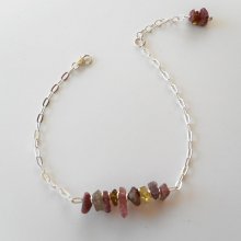 Pulseira em chip com pedras turmalinas sobre corrente de prata 925