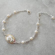 Pulseira de pérolas cultivadas e medalha de olho de Santa Lúcia em corrente de prata 925
