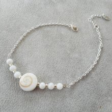 Pulseira feita de olho de Santa Lucie e madrepérola sobre uma corrente de prata 925