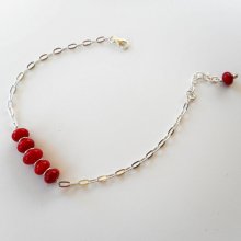 Pulseira com contas de gorgon vermelho sobre corrente de prata 925