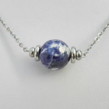 Colar Solitaire com pedra sodalita redonda azul e contas de aço inoxidável