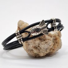 Pulseira masculina de couro preto multi-fio com peixe metálico prateado